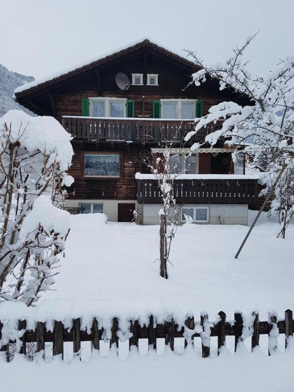 Bergheimat Backpackerhaus: Einfache Berghütten-Atmosphäre Villa Linthal Exterior photo